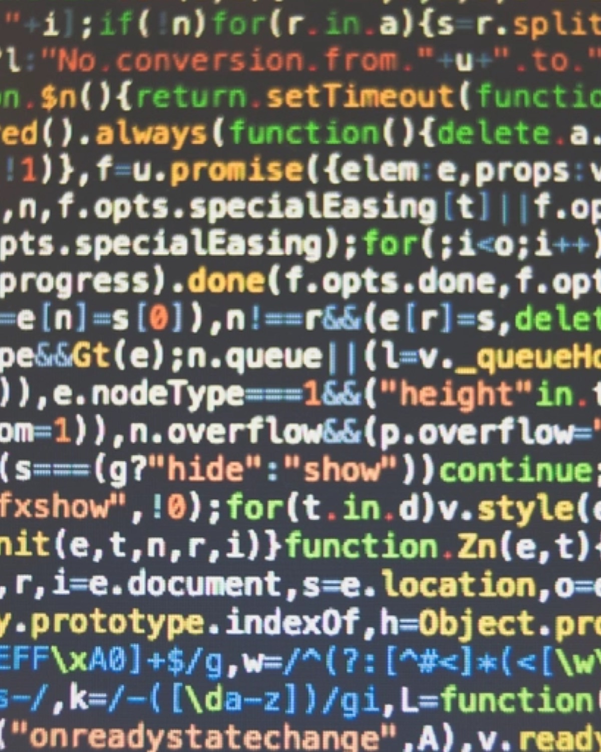 Entwicklungsarbeitsplatz mit Code auf dem Bildschirm